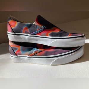DARK AURA Vans classic slip-on | Women’s US 7.5 / Men’s US 6
